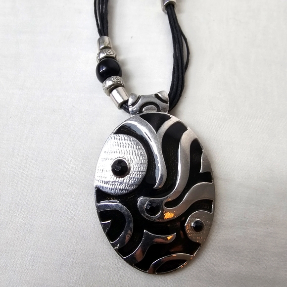 INDIGENOUS silver inspired pendant and bead necklace - Picture 2 of 3